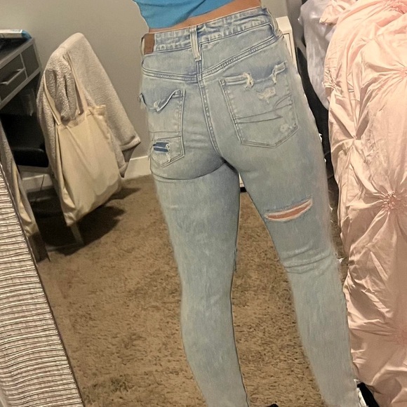 American Eagle Ripped Light Wash Super High Rise Jegging - Picture 3 of 8